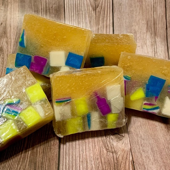 Sold out- Hand crafted artisan translucent soap with vibrant color embeds - Picture 3 of 5